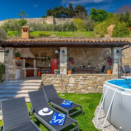 Pietro Montona Villa