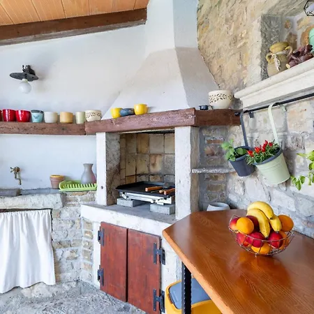 Pietro Montona Villa